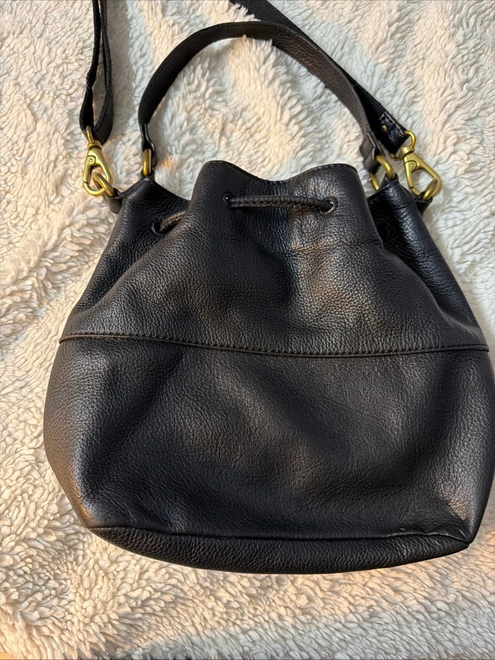 Fossil Y2K Black Leather Drawstring Bucket Bag with Gold Hardware